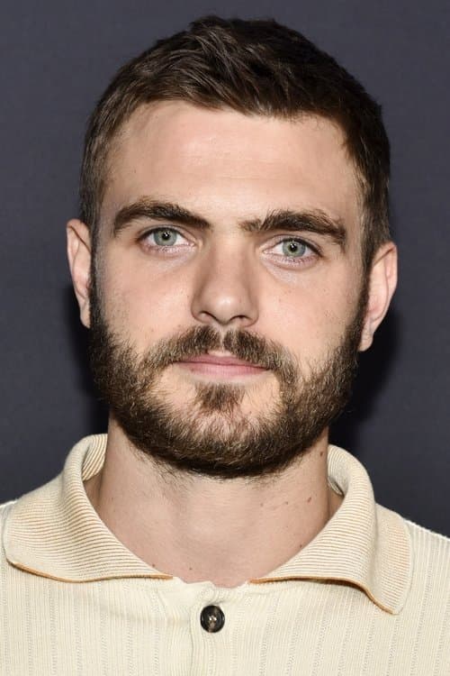 Photo of Alex Roe