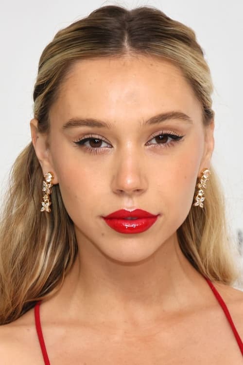 Photo of Alexis Ren