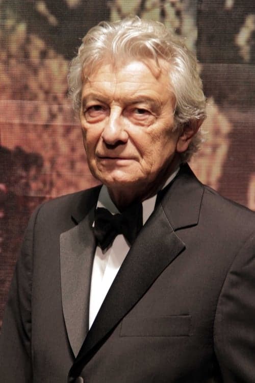 Photo of Arturo Bonín