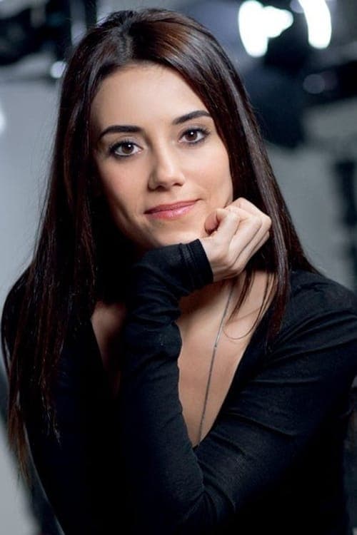 Photo of Cansu Dere