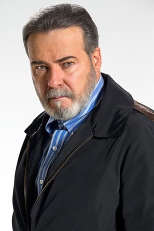 Photo of César Évora