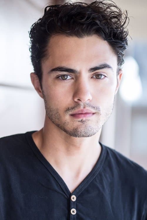 Photo of Darren Barnet