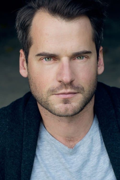 Photo of David de Lautour