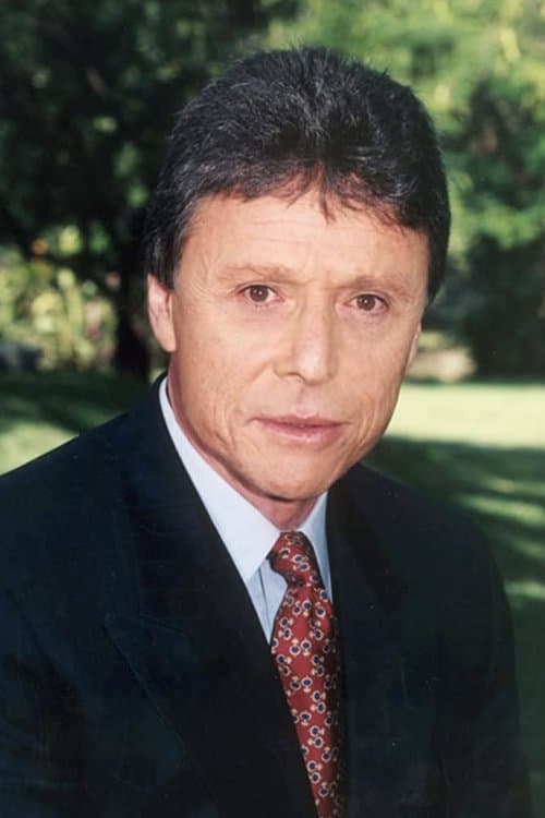 Photo of Enrique Novi