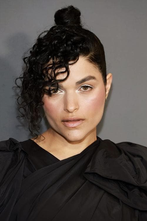 Photo of Eve Harlow