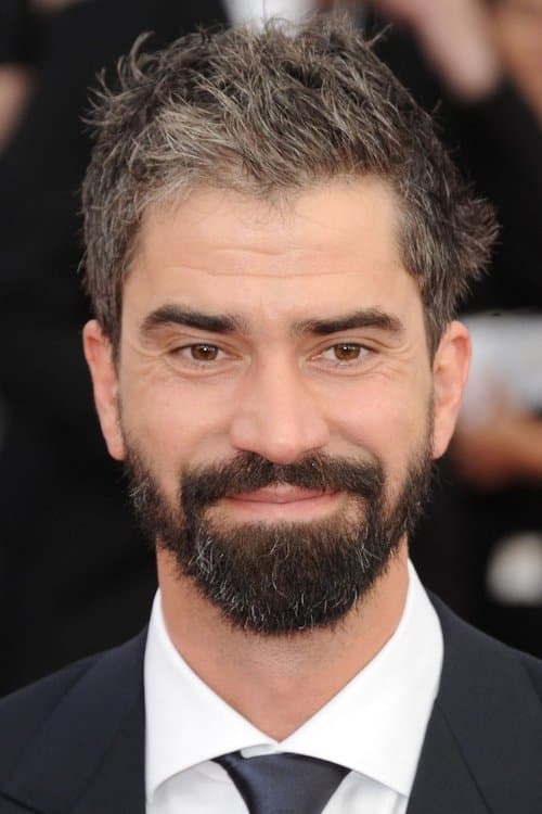 Photo of Hamish Linklater