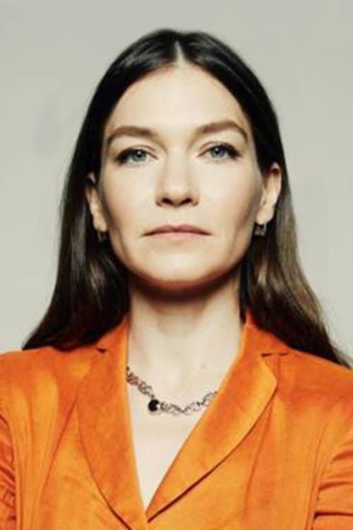 Photo of Hannah Gross