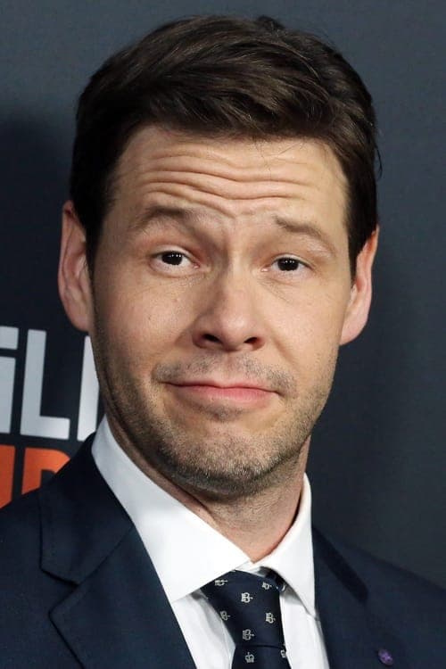 Photo of Ike Barinholtz
