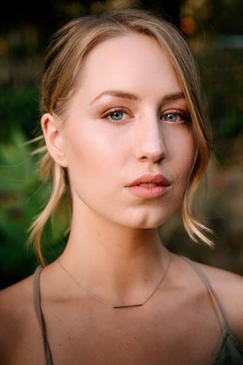 Photo of Izzy Stevens