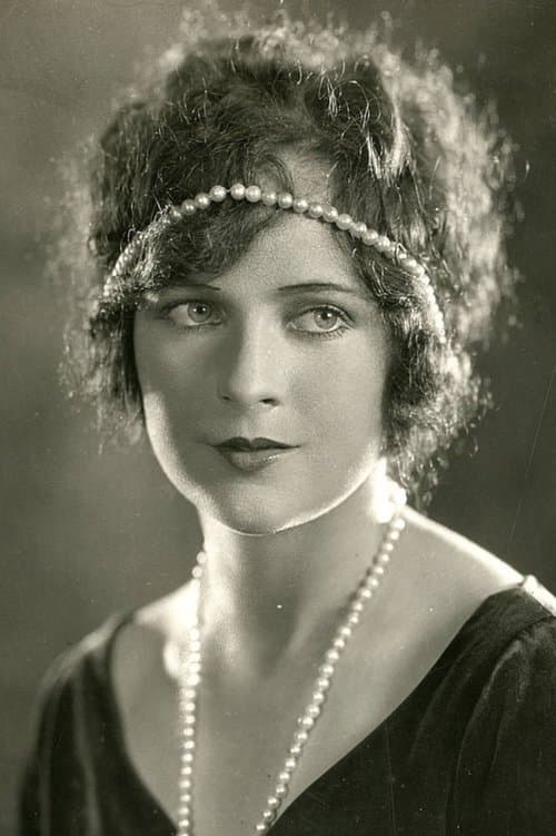 Photo of Jacqueline Logan