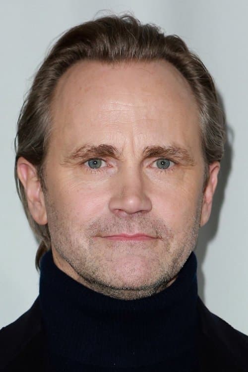 Photo of Lee Tergesen