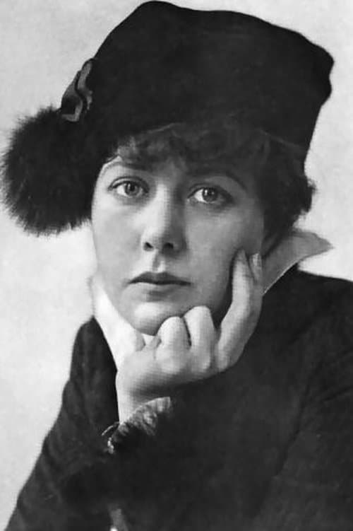 Photo of Lily Cahill