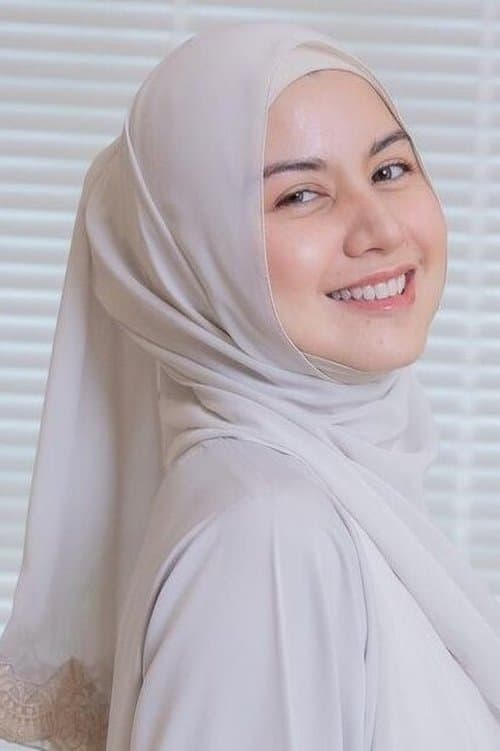 Photo of Lisa Surihani