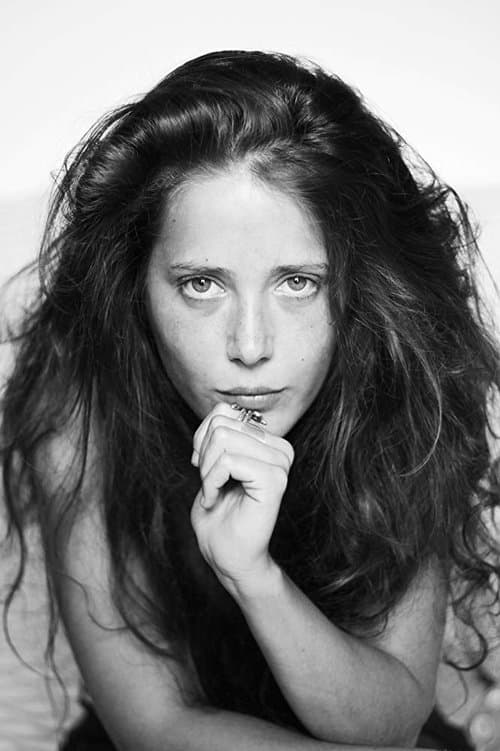Photo of Lola Dubus