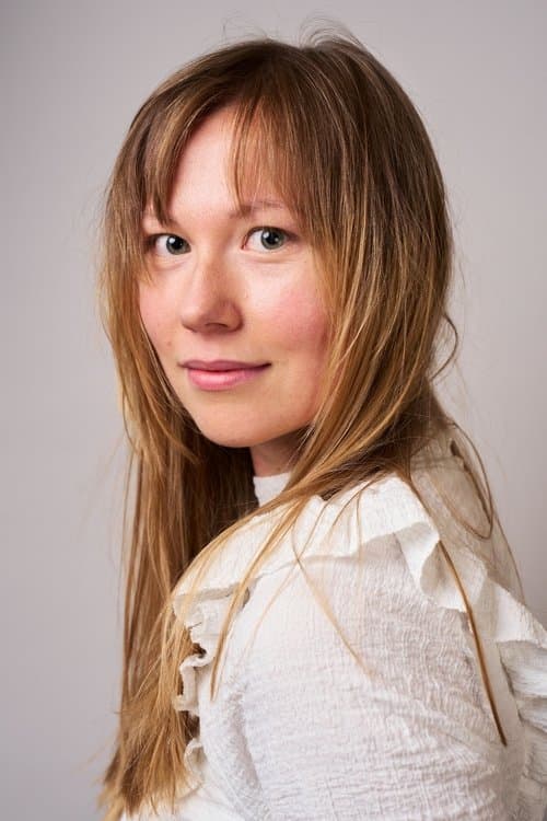 Photo of Louise Kim Salter