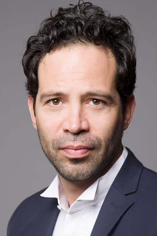 Photo of Mauricio Isaac