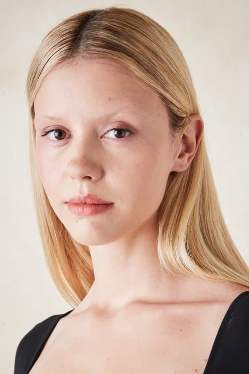 Photo of Mia Goth