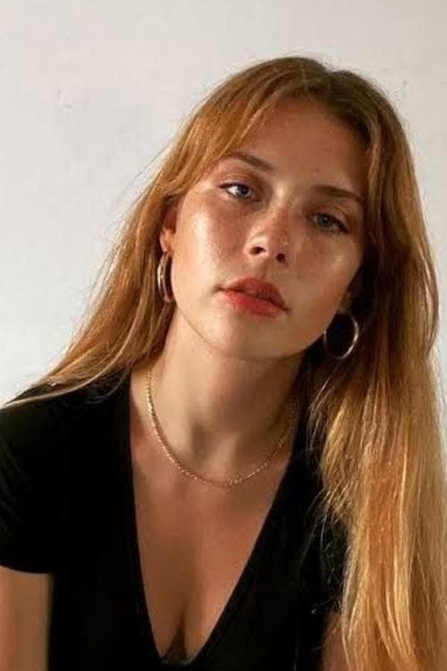 Photo of Mia Tomlinson