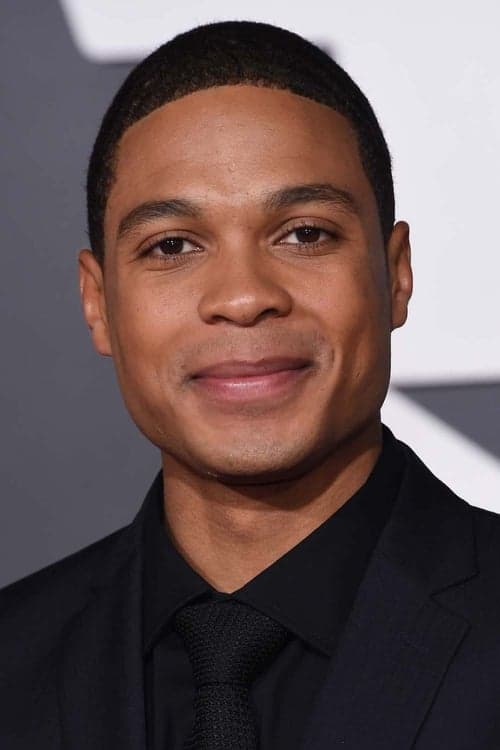 Photo of Ray Fisher