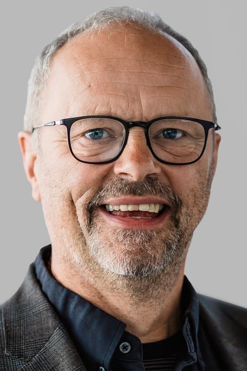 Photo of Robert Llewellyn