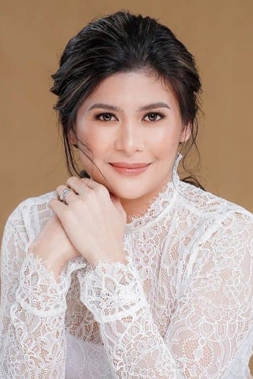 Photo of Roxanne Guinoo
