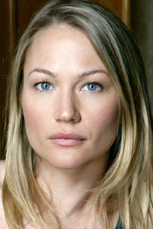 Photo of Sarah Wynter