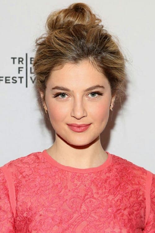 Photo of Zoe Levin