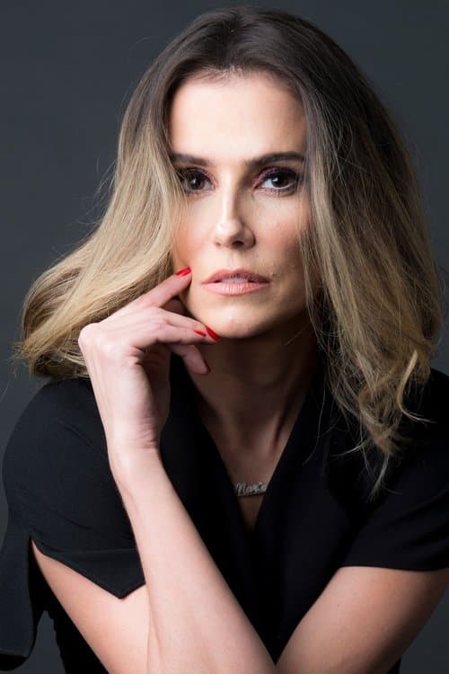 Photo of Deborah Secco