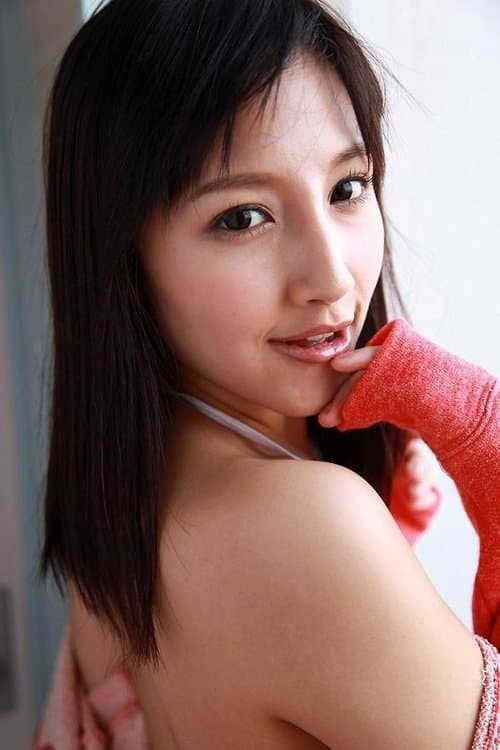 Photo of Laura Aoyama