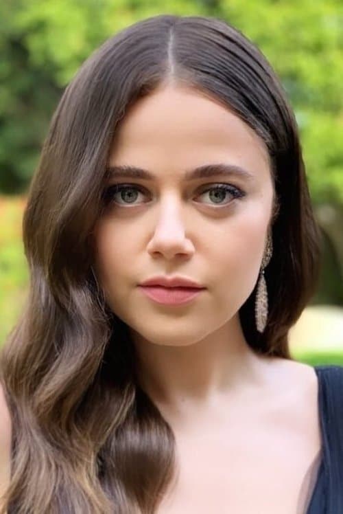 Photo of Molly Gordon